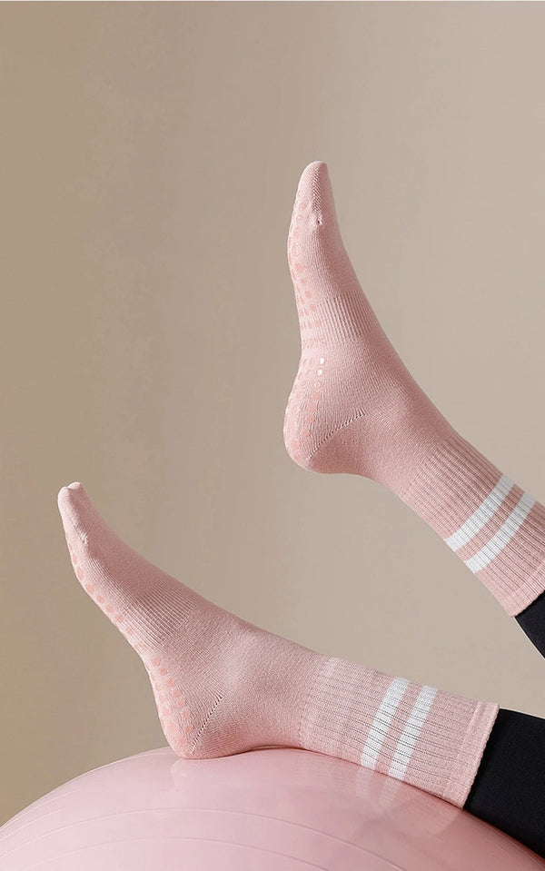 Yoga- und Pilates-Socken: Warum rutschfest im Studio Pflicht ist